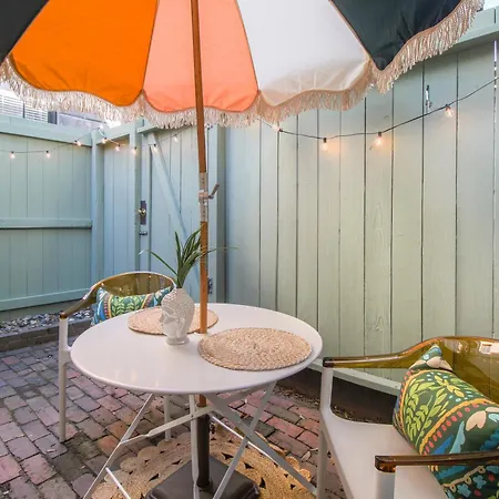 Private Patio Retreat In Charming Downtown Apartment Savannah Exterior photo