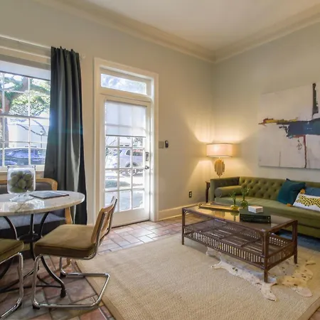 Private Patio Retreat In Charming Downtown Apartment Savannah Exterior photo