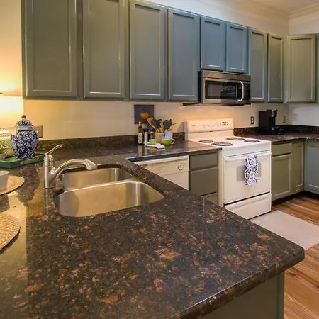 Private Patio Retreat In Charming Downtown Apartment Savannah Exterior photo