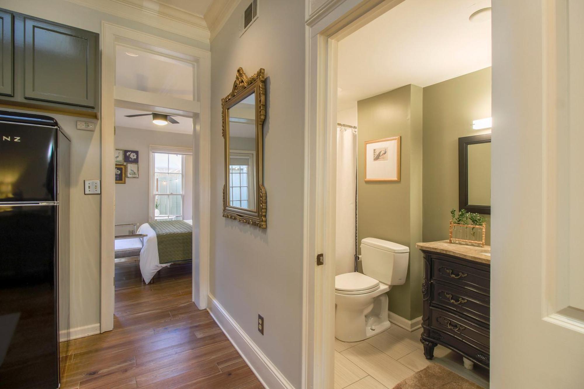 Private Patio Retreat In Charming Downtown Appartement Savannah