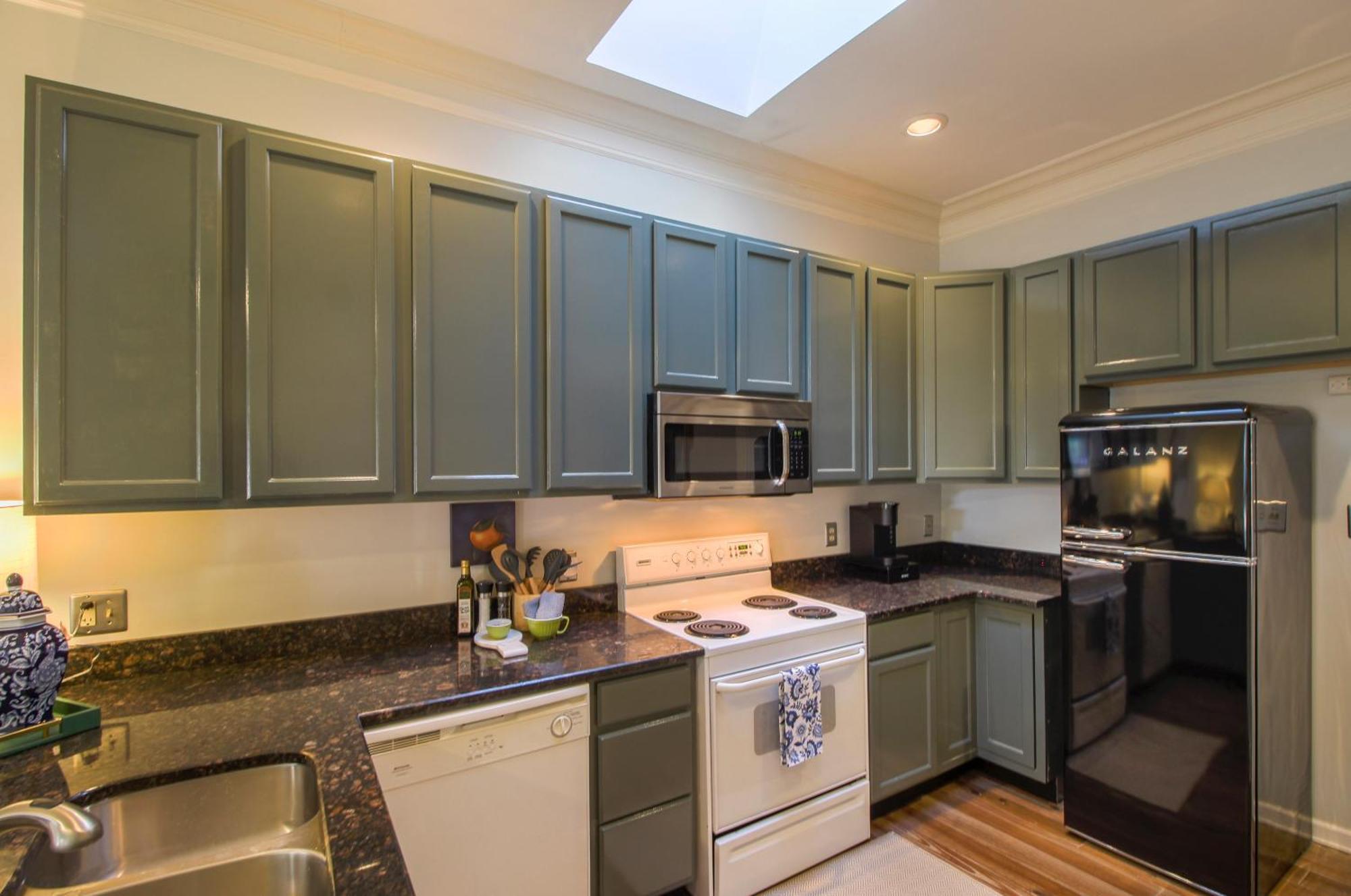 Private Patio Retreat In Charming Downtown Appartement *